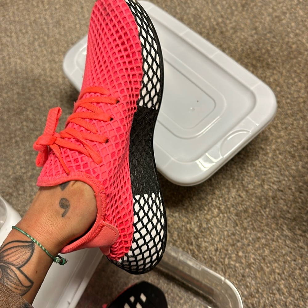 Adidas sneakers neon pink size 6